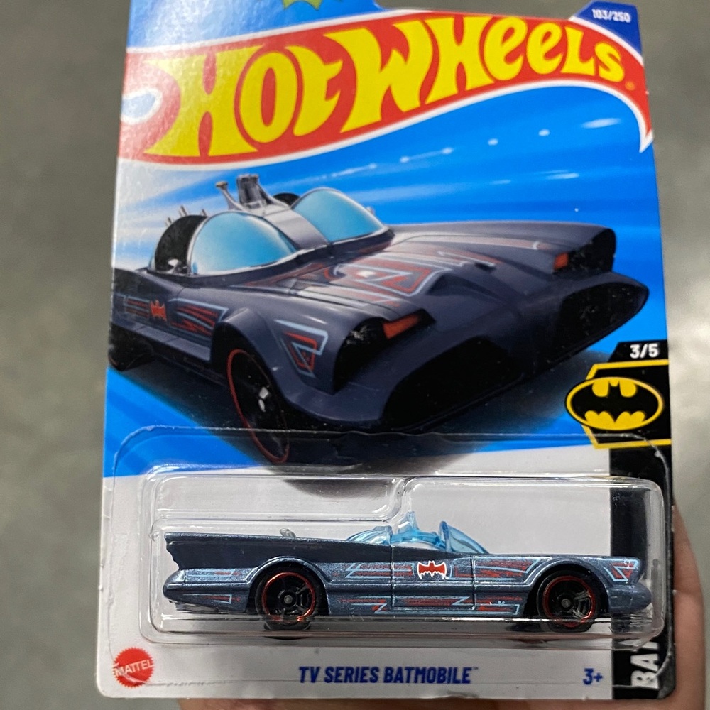 Batman Hot Wheels Batmobile - blue and Red